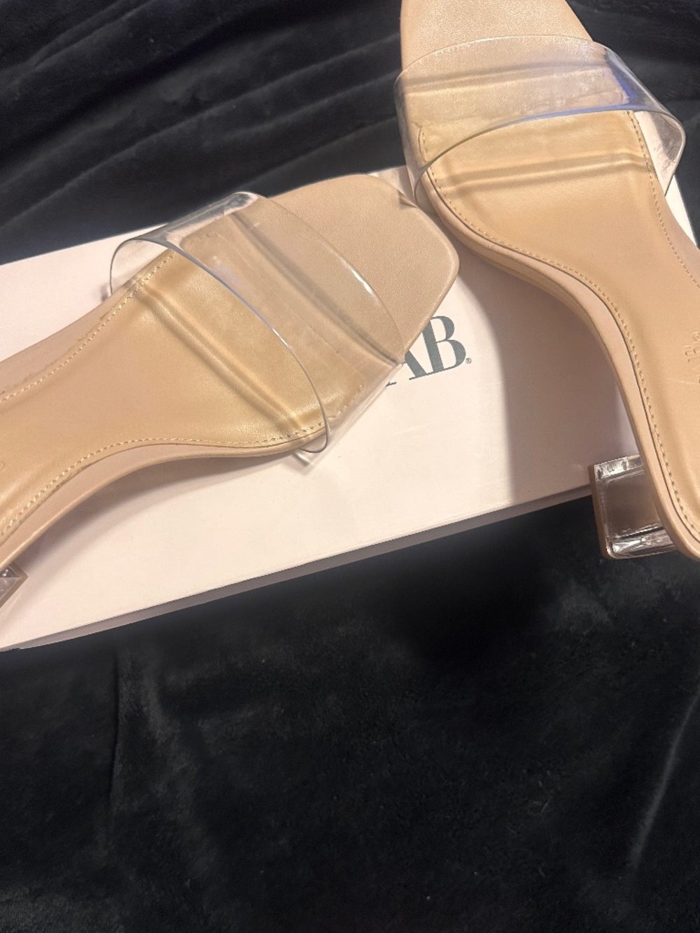 Sandals with heel
